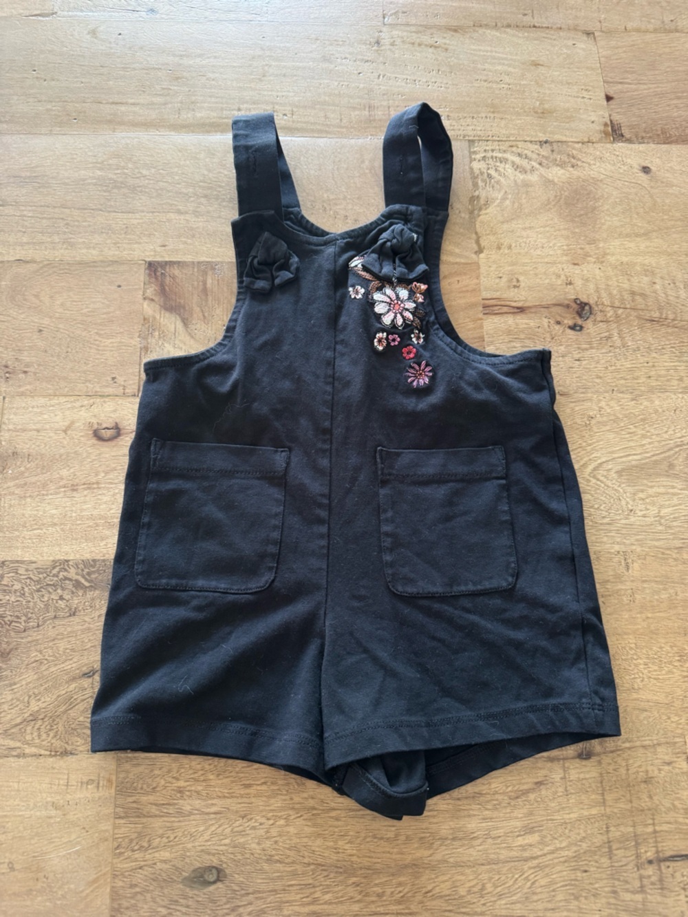 Nano cute Black Floral appliqué Embroidered Girls Romper Overalls shorts size 2
